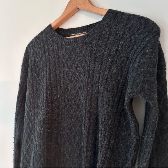 Peruvian Connection 100% Royal Alpaca Knit Style Charcoal Gray Sweater Size XS - Picture 1 of 13